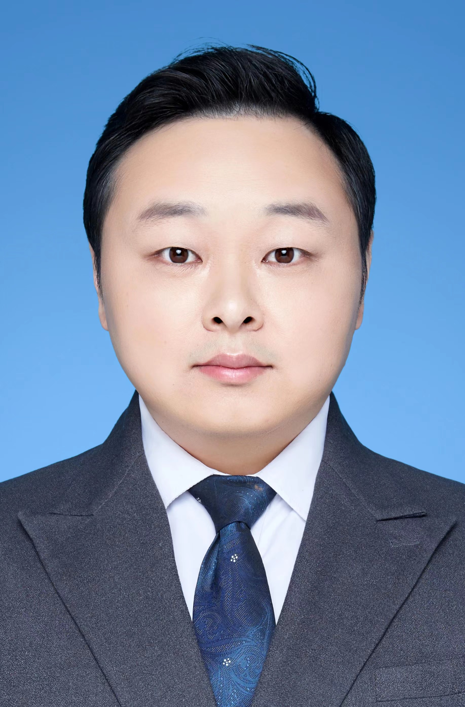 陈 飞